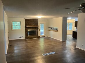 320 Beaverdam Rd in Winterville, GA - Building Photo - Building Photo