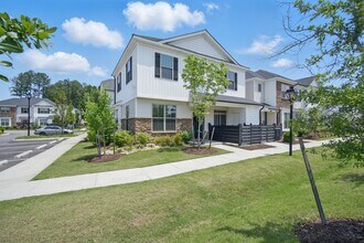 606 Kathy Ann Way W, Unit 606 in Carrollton, VA - Building Photo - Building Photo