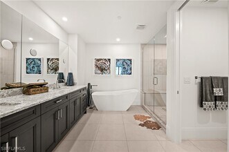 1130 3rd Ave S in Naples, FL - Foto de edificio - Building Photo