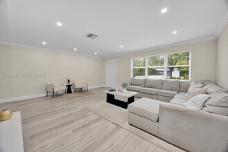 11401 SW 81st Rd in Miami, FL - Building Photo - Building Photo