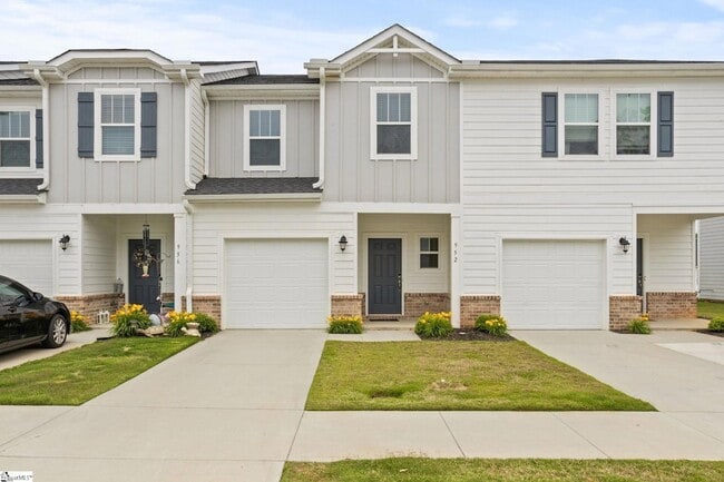 property at 952 Yarn Wy