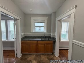 44 Estes St, Unit 6 in Lynn, MA - Building Photo - Building Photo