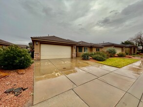 365 W 270 S in Ivins, UT - Building Photo - Building Photo
