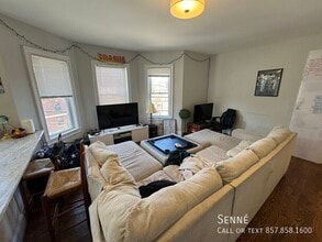 2 Hamilton Rd in Somerville, MA - Building Photo - Building Photo
