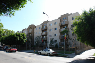 North Towers Apartments in Los Angeles, CA - Building Photo - Building Photo