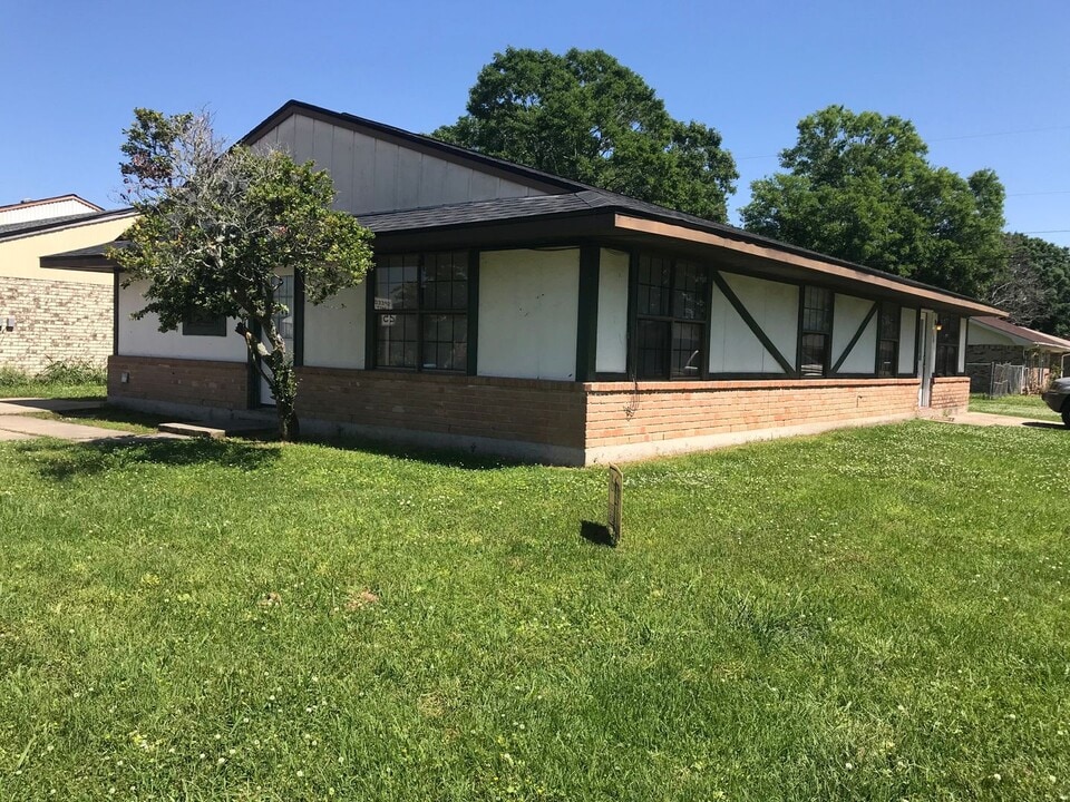 308 Knollwood Dr in Lafayette, LA - Building Photo