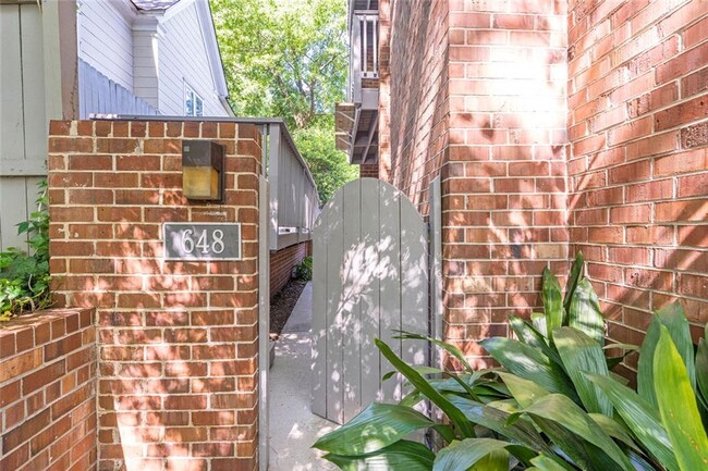 648 Cleburne Terrace NE in Atlanta, GA - Foto de edificio - Building Photo