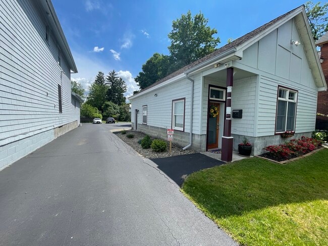 140 Church St, Unit 140 in Saratoga Springs, NY - Building Photo - Building Photo
