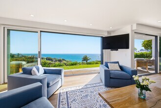 6817 Seawatch Ln in Malibu, CA - Foto de edificio - Building Photo