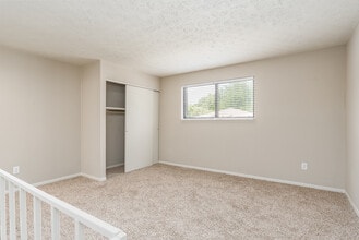 Creekbend & Chase Townhomes in Delaware, OH - Foto de edificio - Interior Photo