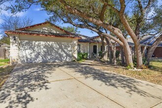 1102 Fossil Cove in Round Rock, TX - Building Photo - Building Photo