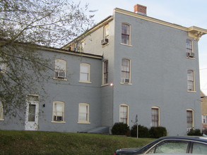 224 E Martin St in Martinsburg, WV - Foto de edificio - Building Photo