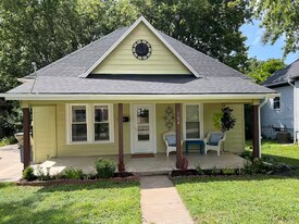 132 Allcutt Ave in Bonner Springs, KS - Building Photo