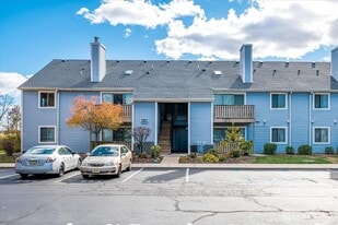 807 Aspen Dr in Plainsboro, NJ - Building Photo