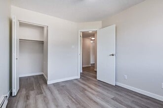 Lady Smith Apartments in Saskatoon, SK - Building Photo - Building Photo