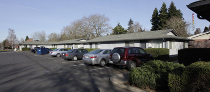 Colonial East Apartments in Vancouver, WA - Building Photo - Building Photo