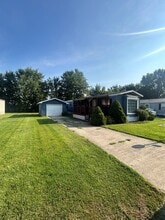 38 Poplar Dr in Sandwich, IL - Foto de edificio - Building Photo