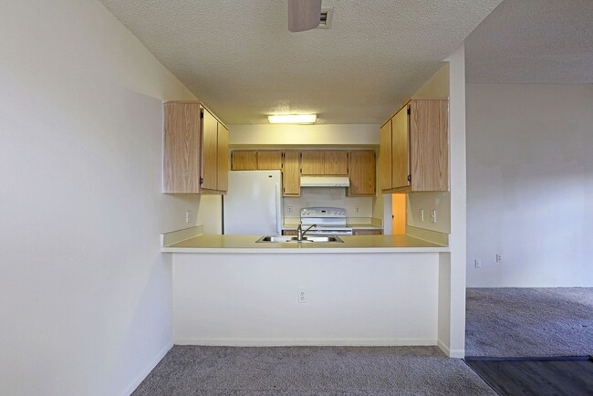 5274 Cedarbend Dr in Ft. Myers, FL - Foto de edificio - Building Photo