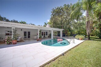 11905 SW 67th Ave in Pinecrest, FL - Building Photo - Building Photo