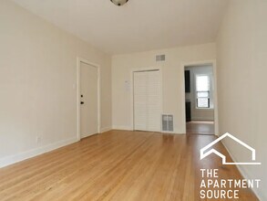 4036 N Ashland Ave, Unit E1 in Chicago, IL - Building Photo - Building Photo