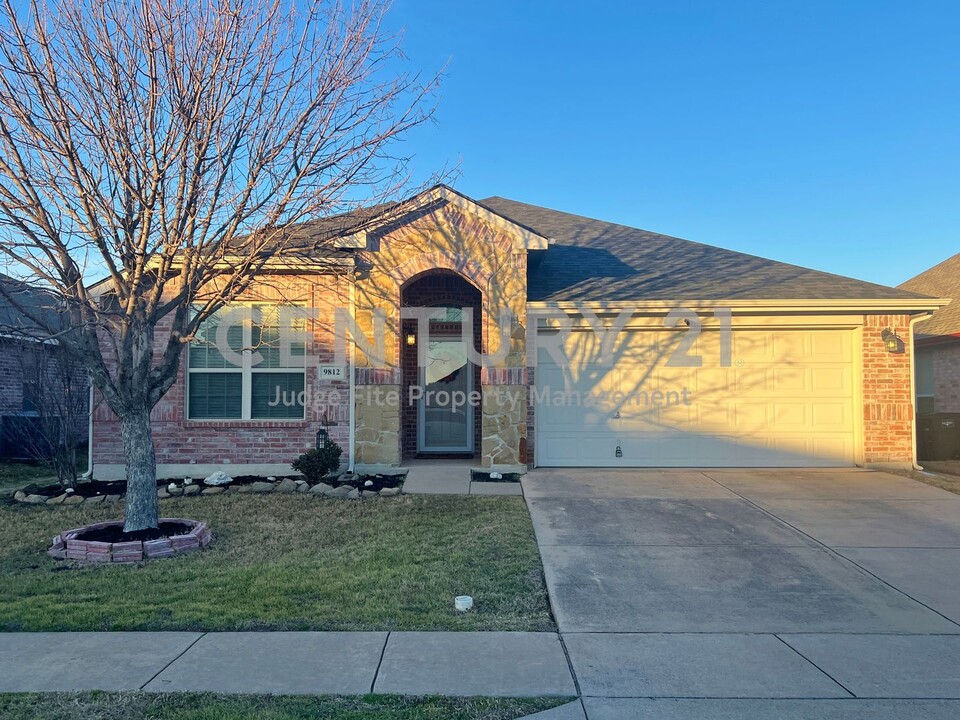 9812 Osprey Dr in Fort Worth, TX - Building Photo