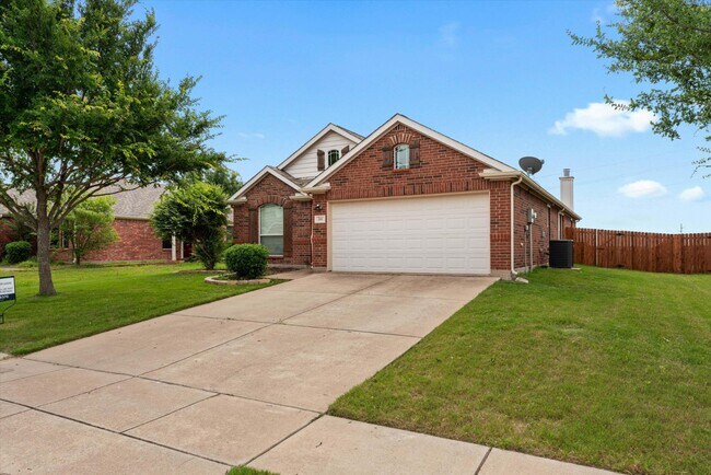 310 Meagan St in Waxahachie, TX - Foto de edificio - Building Photo