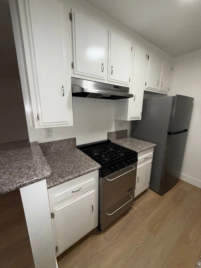 10776 Rose Ave in Los Angeles, CA - Foto de edificio - Building Photo