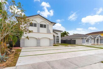 14848 SW 180th St in Miami, FL - Foto de edificio - Building Photo