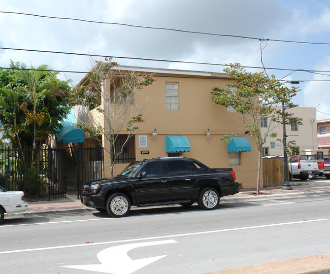 3522 Grand Ave in Miami, FL - Building Photo - Building Photo