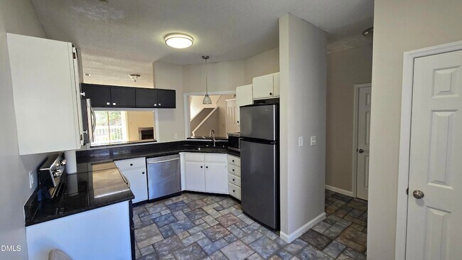 6011 Winterpointe Ln in Raleigh, NC - Building Photo - Building Photo