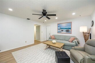 2261 11th St N in Naples, FL - Building Photo - Building Photo