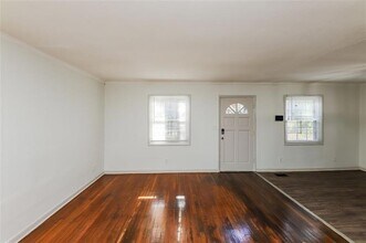 210 Oak Dr SE in Atlanta, GA - Building Photo - Building Photo