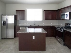 370 Hortus Dr in Kyle, TX - Building Photo - Building Photo