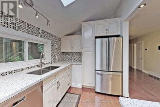 16 Sandalwood Pl in Toronto, ON - Building Photo - Building Photo