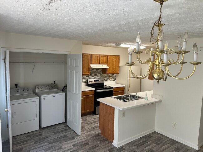 7688 Bernardo Dr in Riverdale, GA - Building Photo - Building Photo