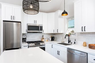 118 Magnolia St-Unit -118 Magnolia St. B in Costa Mesa, CA - Building Photo - Building Photo