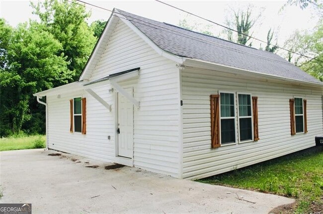 property at 9 E 15th St SW