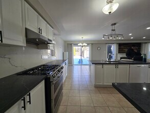 1468 Coldstream Dr in Oshawa, ON - Building Photo - Building Photo