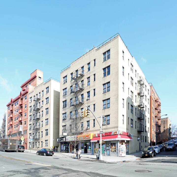 323 E Gun Hill Rd in Bronx, NY - Building Photo