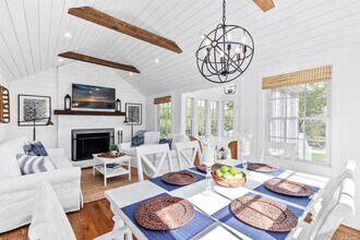 14 Carter Ln in East Quogue, NY - Building Photo - Building Photo