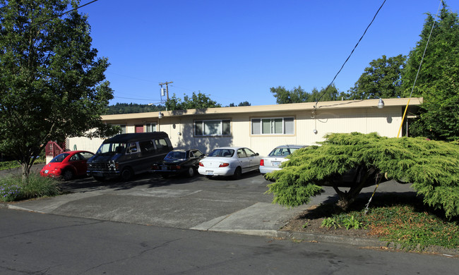 629-631 SE Tacoma St in Portland, OR - Building Photo - Building Photo