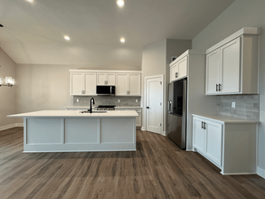 1419 SW Winthrop Dr in Lee's Summit, MO - Building Photo - Building Photo
