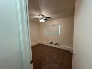 1700 Blankenship Rd in West Linn, OR - Building Photo - Building Photo