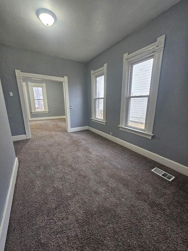 1912 Dixwell St in Davenport, IA - Building Photo - Building Photo