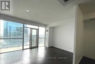 352 Front St W in Toronto, ON - Building Photo - Building Photo