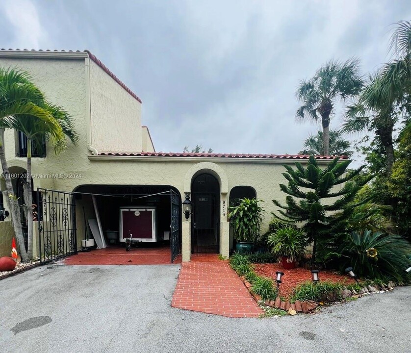 9714 Costa Del Sol Blvd in Doral, FL - Building Photo