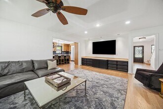 12727 Kingsride Ln in Houston, TX - Building Photo - Building Photo