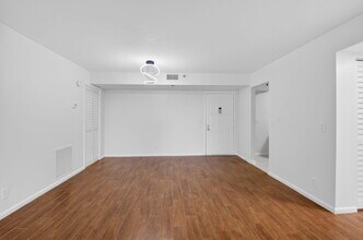 5260 NW 2nd Ave in Boca Raton, FL - Building Photo - Building Photo