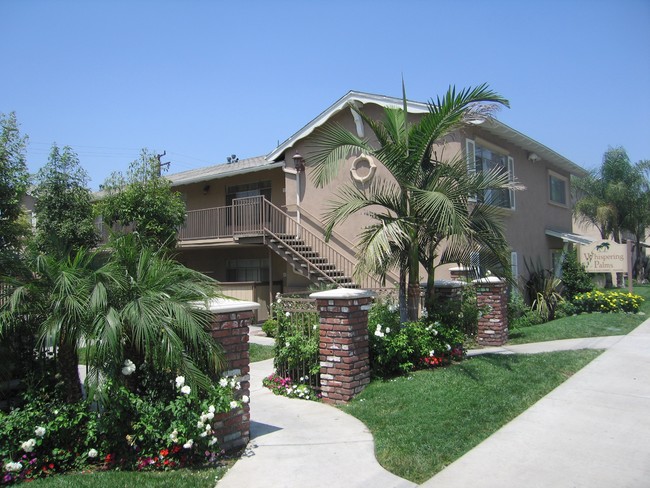 Whispering Palms in Anaheim, CA - Foto de edificio - Building Photo