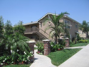 Whispering Palms in Anaheim, CA - Building Photo - Building Photo